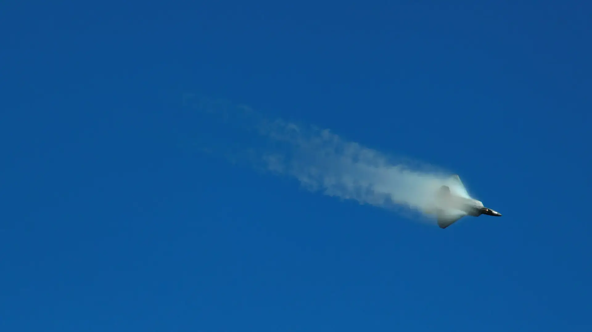 מטוס F-22 של חיל האוויר האמריקני. אריזונה, מרץ 2014 מטוס F-22 של חיל האוויר האמריקני. אריזונה, מרץ 2014