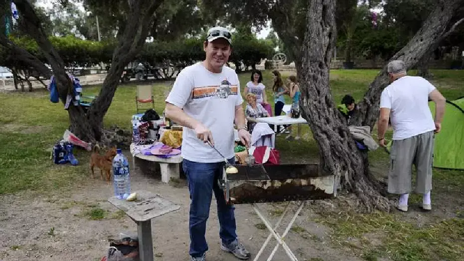 מטיילים ממנגלים באשקלון בפסח 15 באפריל 2014 מטיילים ממנגלים באשקלון בפסח 15 באפריל 2014