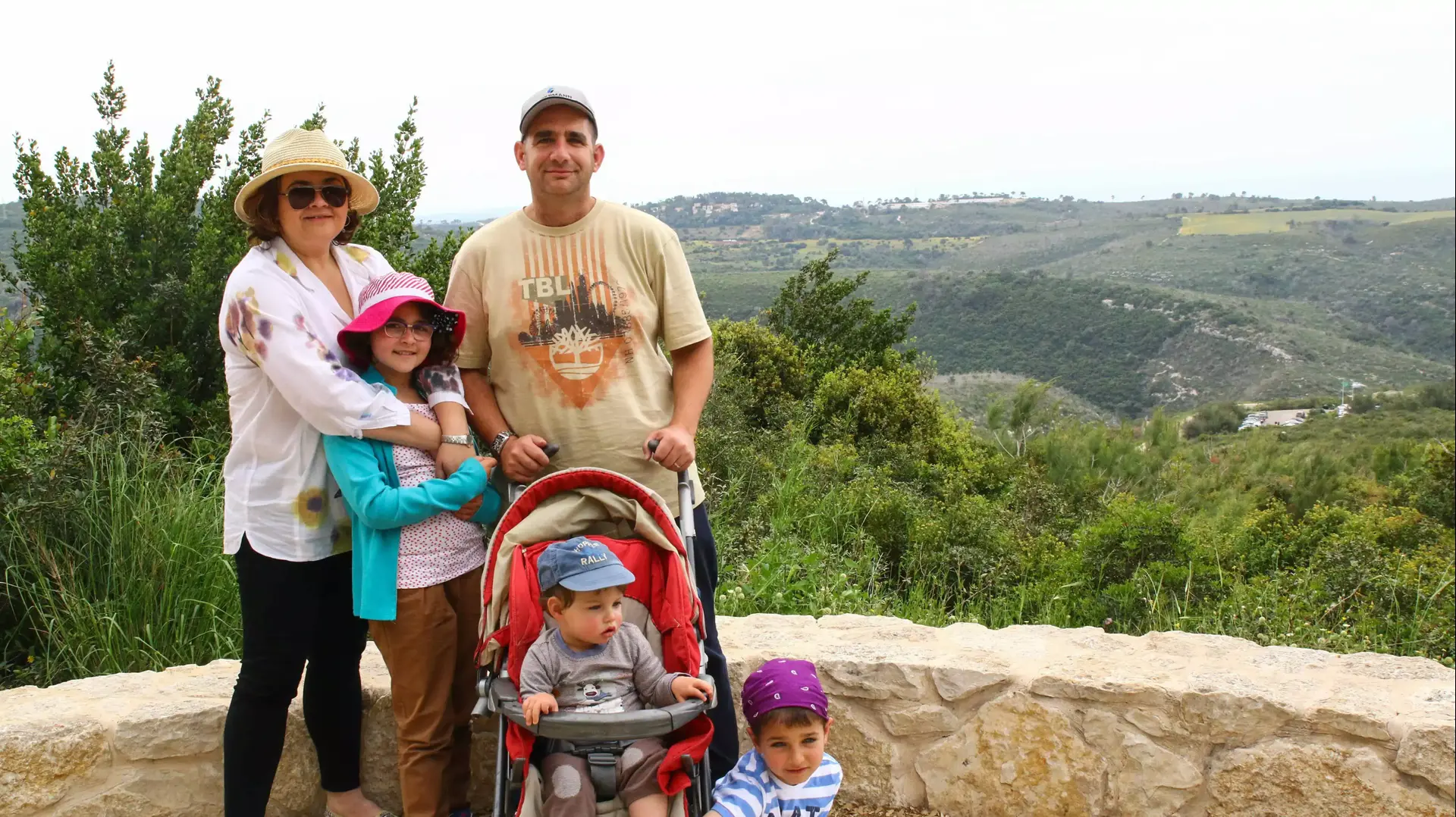 מטיילים בחג הפסח באזור הכרמל. 15 באפריל 2014 מטיילים בחג הפסח באזור הכרמל. 15 באפריל 2014