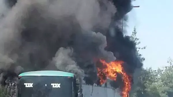 אוטובוס עולה באש בכביש 1, אפריל 2014 אוטובוס עולה באש בכביש 1, אפריל 2014