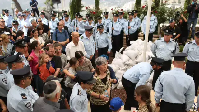 ברוך מזרחי, הרוג פיגוע הירי בערב חג הפסח, מובא למנוחות בהר הרצל, אפריל 2014 ברוך מזרחי, הרוג פיגוע הירי בערב חג הפסח, מובא למנוחות בהר הרצל, אפריל 2014