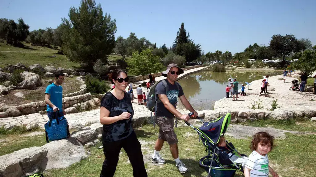 מטיילים ברחבי הארץ בחול המועד פסח