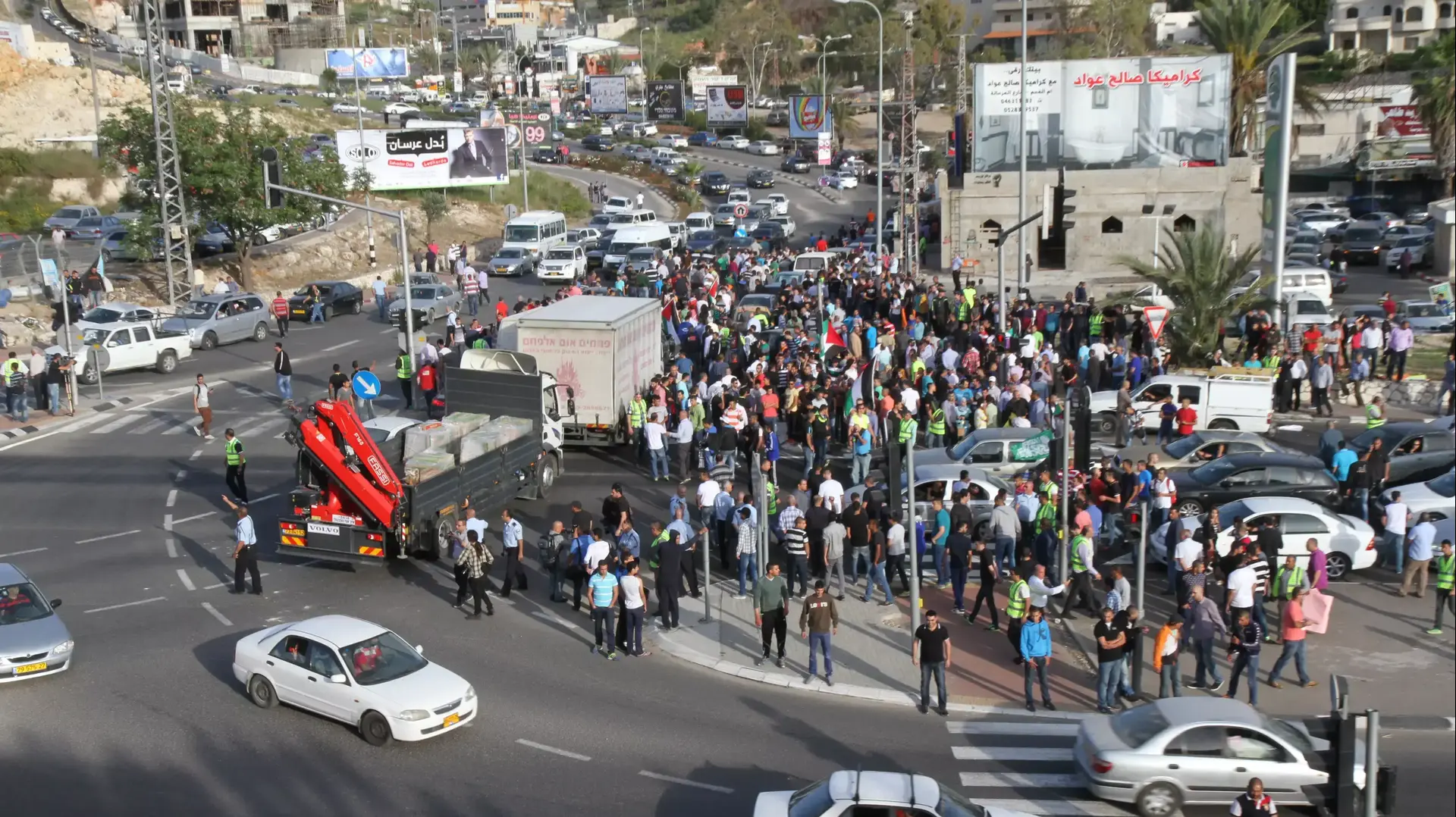 הפגנת מחאה נגד תג מחיר בצומת אום אל-פחם, אפריל 2014 הפגנת מחאה נגד תג מחיר בצומת אום אל-פחם, אפריל 2014