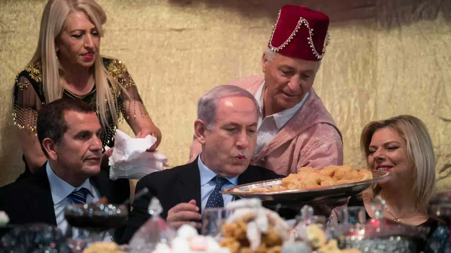 ראש הממשלה בנימין נתניהו בחגיגות המימונה באור עקיבא, אפריל 2014 ראש הממשלה בנימין נתניהו בחגיגות המימונה באור עקיבא, אפריל 2014
