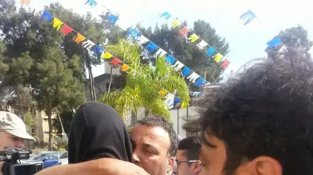 החשוד המרכזי בדקירת החייל ברעננה הסגיר את עצמו לפני דקות במשטרה כפר סבא. אפריל 2014 החשוד המרכזי בדקירת החייל ברעננה הסגיר את עצמו לפני דקות במשטרה כפר סבא. אפריל 2014