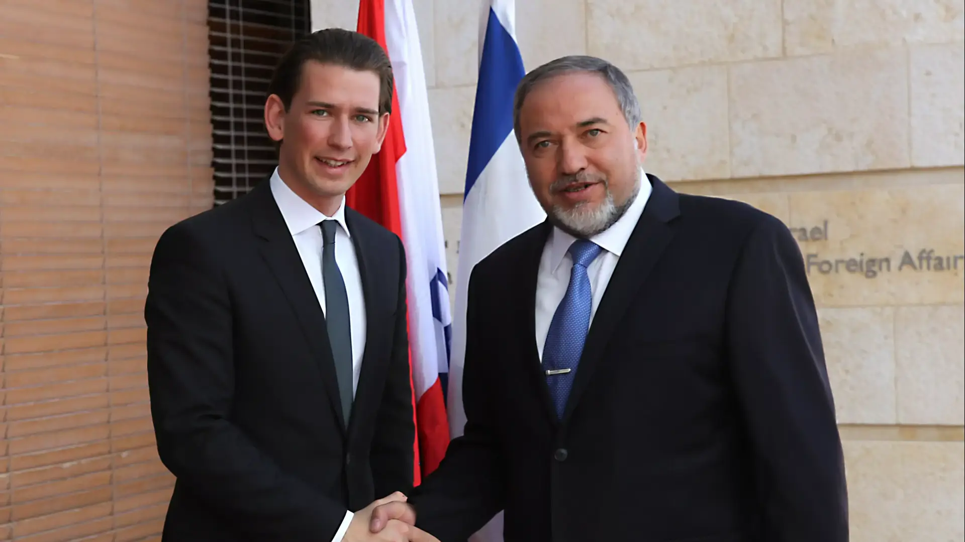 שר החוץ אביגדור ליברמן נפגש עם שר החוז של אוסטריה סבסטיאן קורץ. אפריל 2014 שר החוץ אביגדור ליברמן נפגש עם שר החוז של אוסטריה סבסטיאן קורץ. אפריל 2014