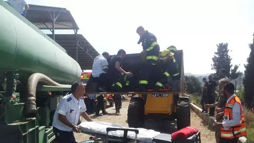 נער בן 14 פונה לבית חולים לאחר נחשף לגז מתאן ברפת קיבוץ צרעה, אפריל 2014