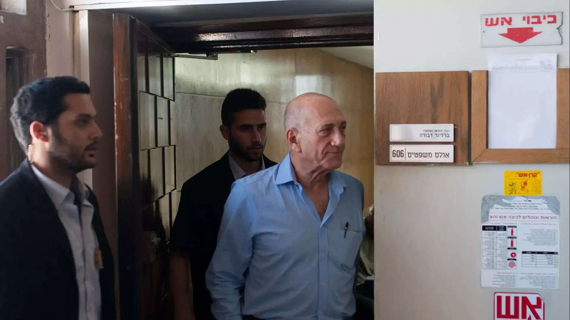אהוד אולמרט בשלב הטיעונים במשפט הולילנד בבית המשפט המחוזי בתל אביב, אפריל 2014 אהוד אולמרט בשלב הטיעונים במשפט הולילנד בבית המשפט המחוזי בתל אביב, אפריל 2014