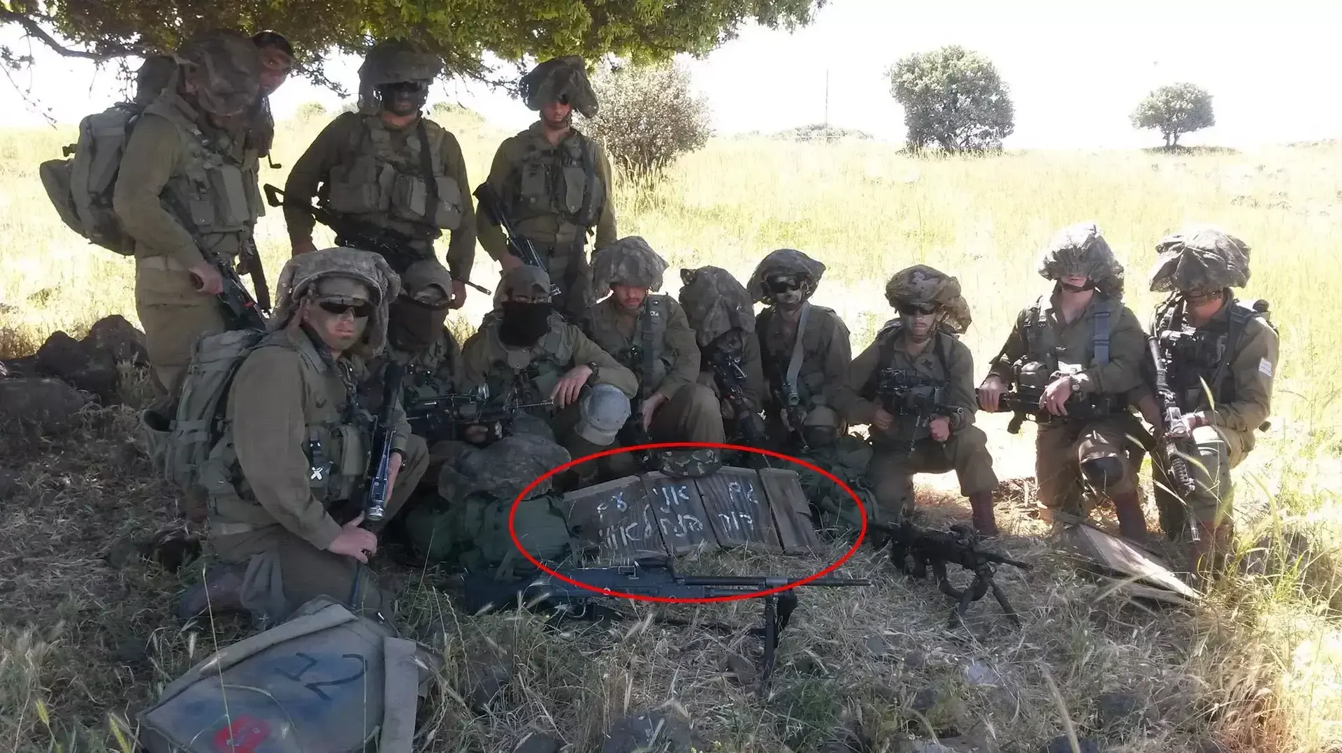 תמונות הזדהות של חיילים עם דוד הנחלאווי. אפריל 2014 תמונות הזדהות של חיילים עם דוד הנחלאווי. אפריל 2014