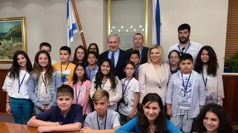 ראש הממשלה בנימין נתניהו ורעייתו נפגשו עם יתומי צה"ל לקראת יום הזיכרון 