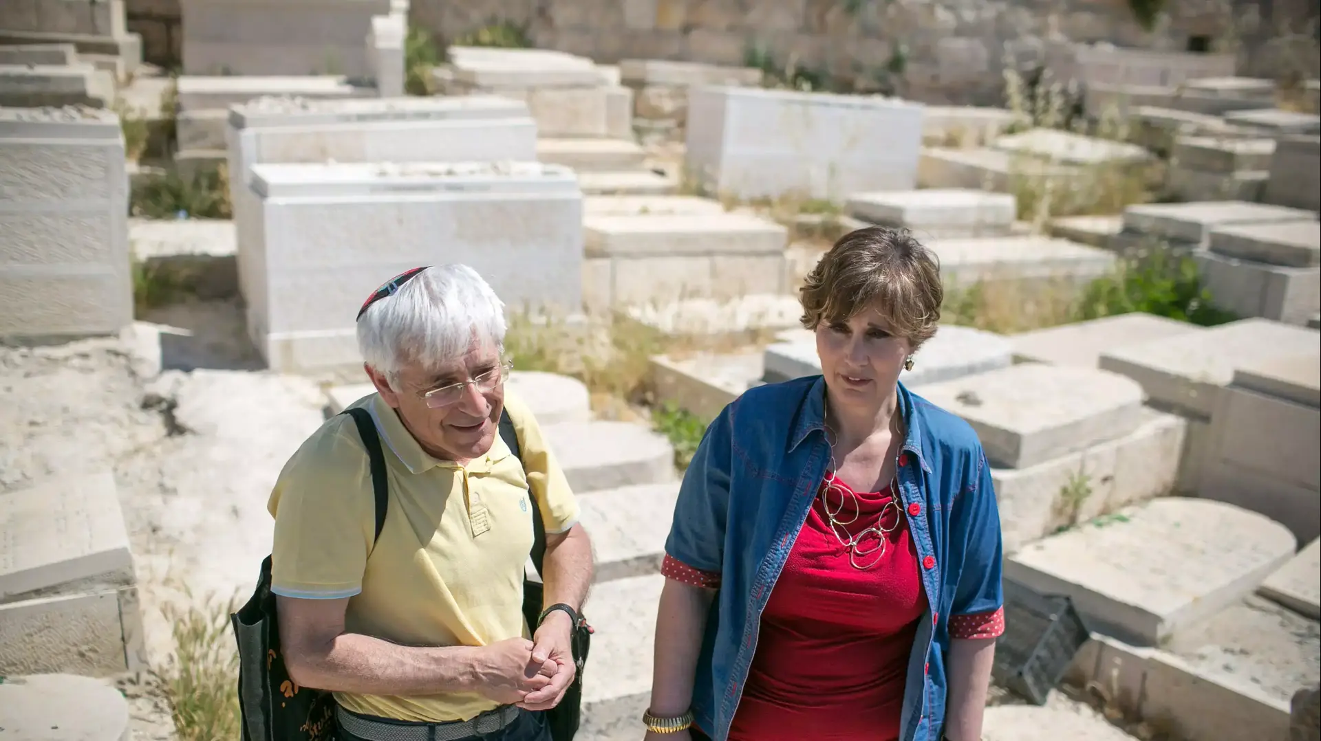 סטיבן גלייזר ודורית פרי שאיתרו פרטים על משה כהן ז"ל ומצאו את קברו בהר הזיתים. מאי 2014 סטיבן גלייזר ודורית פרי שאיתרו פרטים על משה כהן ז"ל ומצאו את קברו בהר הזיתים. מאי 2014