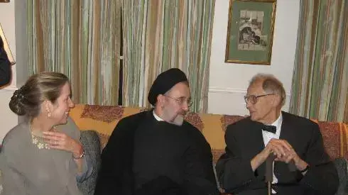 חוקר איראן ריצ'רד פריי ורעייתו עם חמינאי