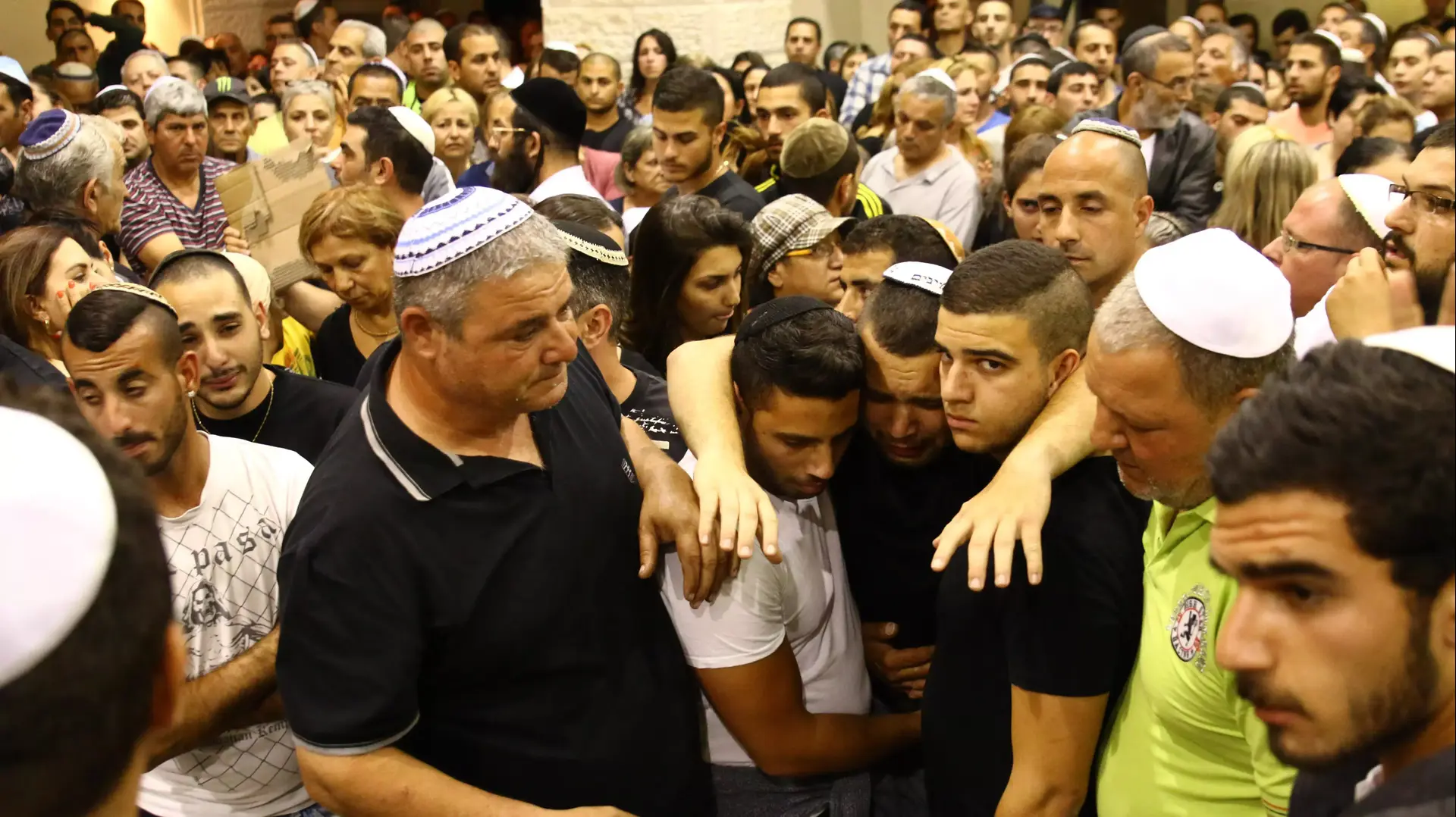 הלווייתה של שלי דדון שנרצחה ליד מגדל העמק. אפריל 2014 הלווייתה של שלי דדון שנרצחה ליד מגדל העמק. אפריל 2014