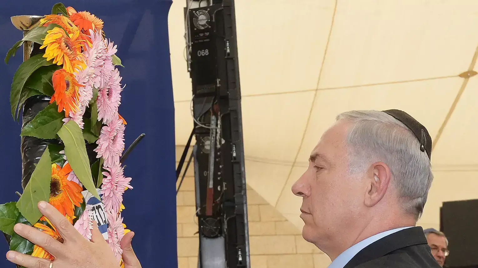 ראש הממשלה בנימין נתניהו בעצרת הזיכרון לחללי מערכות ישראל ביד לבנים בירושלים. 4 במאי 2014 ראש הממשלה בנימין נתניהו בעצרת הזיכרון לחללי מערכות ישראל ביד לבנים בירושלים. 4 במאי 2014