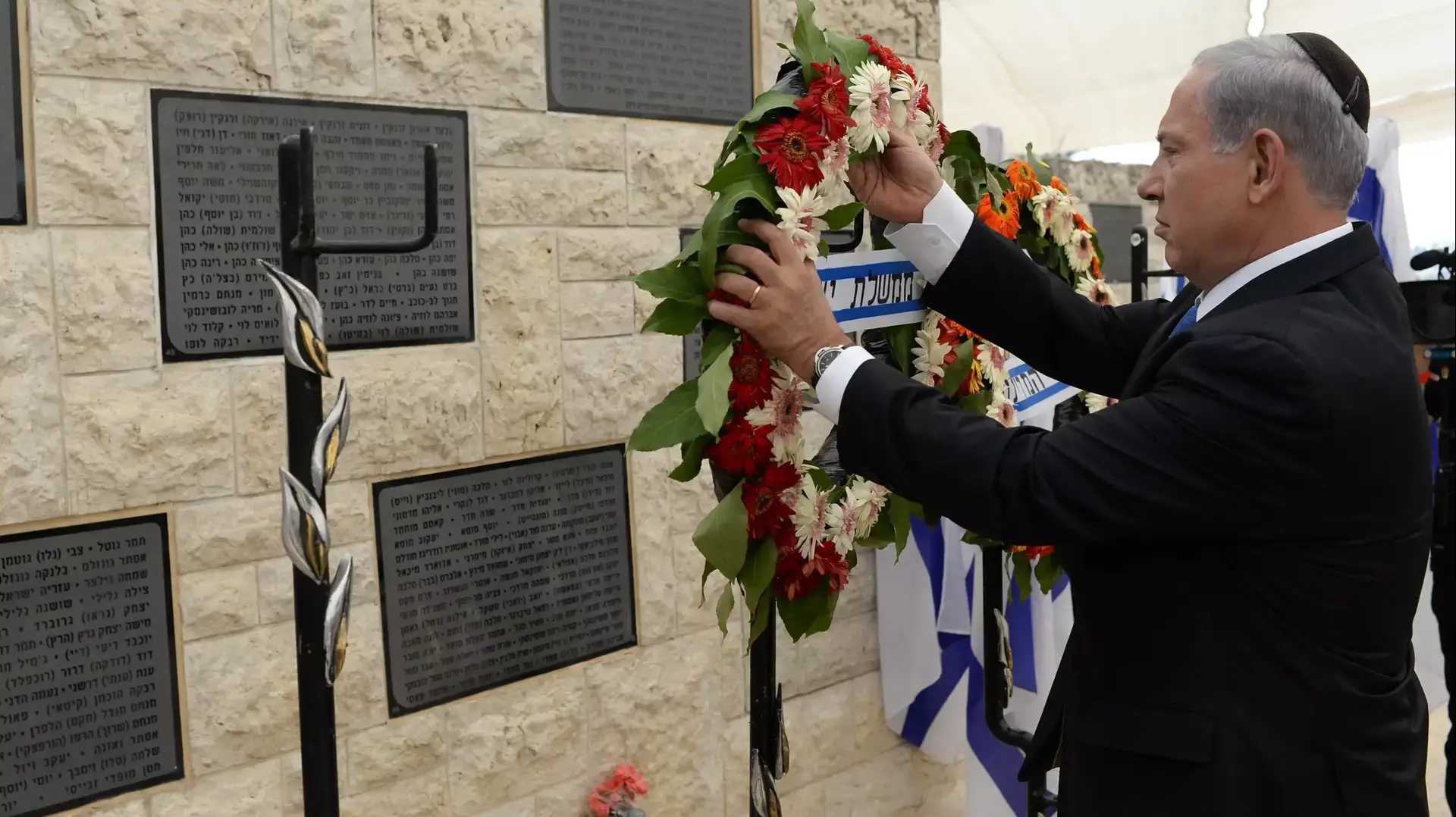ראש הממשלה בנימין נתניהו בטקס האזכרה לחללי פעולות האיבה בהר הרצל. מאי 2014