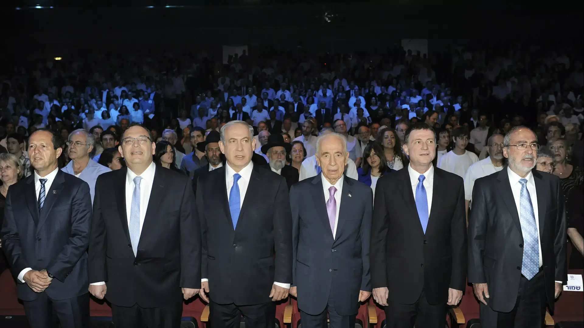 נשיא בית המשפט העליון אשר גרוניס, יו"ר הכנסת יולי אדלשטיין, נשיא המדינה שמעון פרס, ראש הממשלה בנימין נתניהו, שר החינוך שי פירון וראש עיריית ירושלים ניר ברקת בטקס פרסי ישראל לשנת תשע"ד, 6 במאי 2014 נשיא בית המשפט העליון אשר גרוניס, יו"ר הכנסת יולי אדלשטיין, נשיא המדינה שמעון פרס, ראש הממשלה בנימין נתניהו, שר החינוך שי פירון וראש עיריית ירושלים ניר ברקת בטקס פרסי ישראל לשנת תשע"ד, 6 במאי 2014