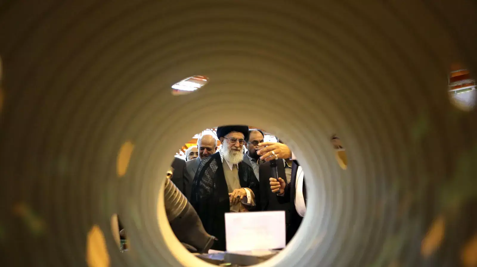 המנהיג העליון של איראן עלי חמינאי טהראן, מאי 2014 המנהיג העליון של איראן עלי חמינאי טהראן, מאי 2014