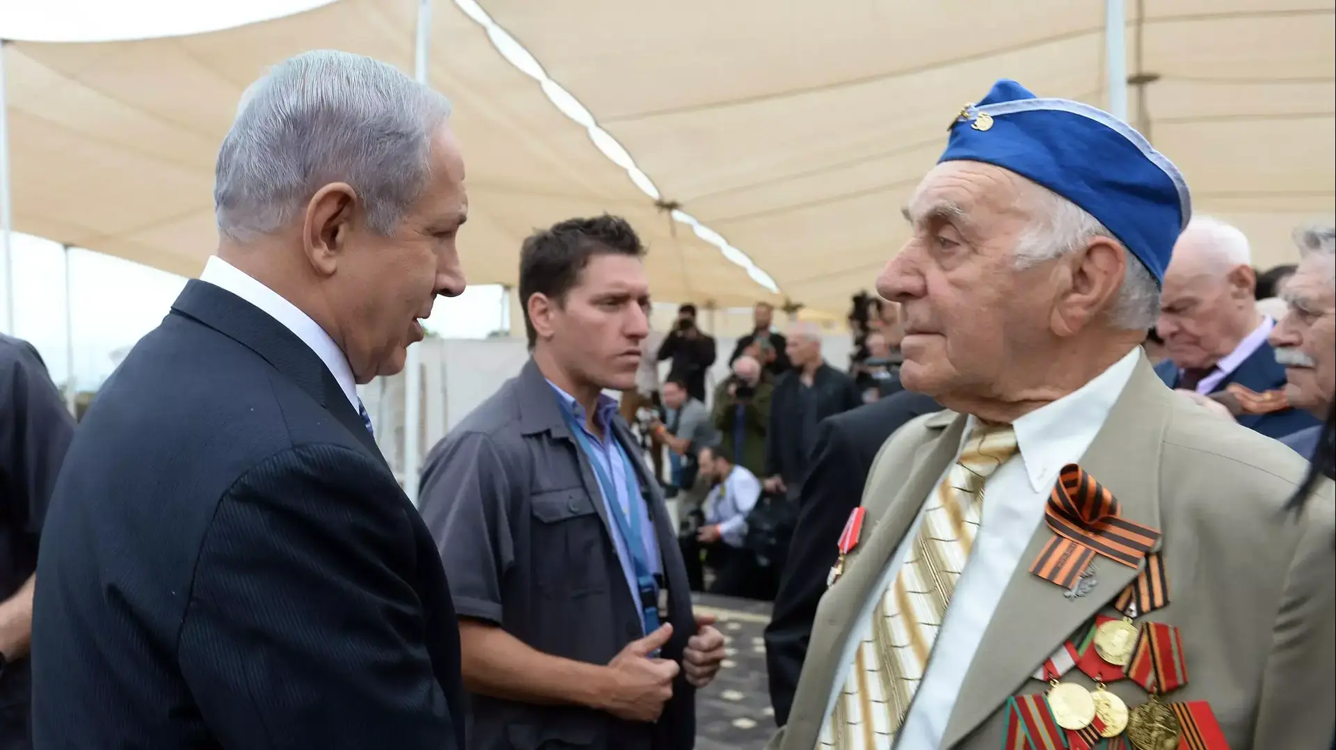 ראש הממשלה בנימין נתניהו בטקס 69 שנה לציון הניצחון על גרמניה הנאצית ביד לבנים בנתניה, מאי 2014 ראש הממשלה בנימין נתניהו בטקס 69 שנה לציון הניצחון על גרמניה הנאצית ביד לבנים בנתניה, מאי 2014