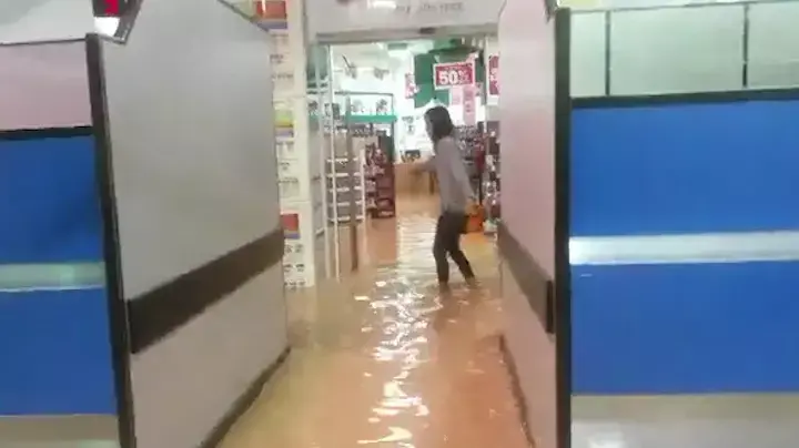 מעבר טאבה הוצף במי שיטפונות מעבר טאבה הוצף במי שיטפונות