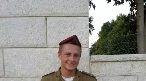 תושב יצהר, מולי (שמואל) ליינר, סיים בהצטיינות מסלול בסיירת צנחנים