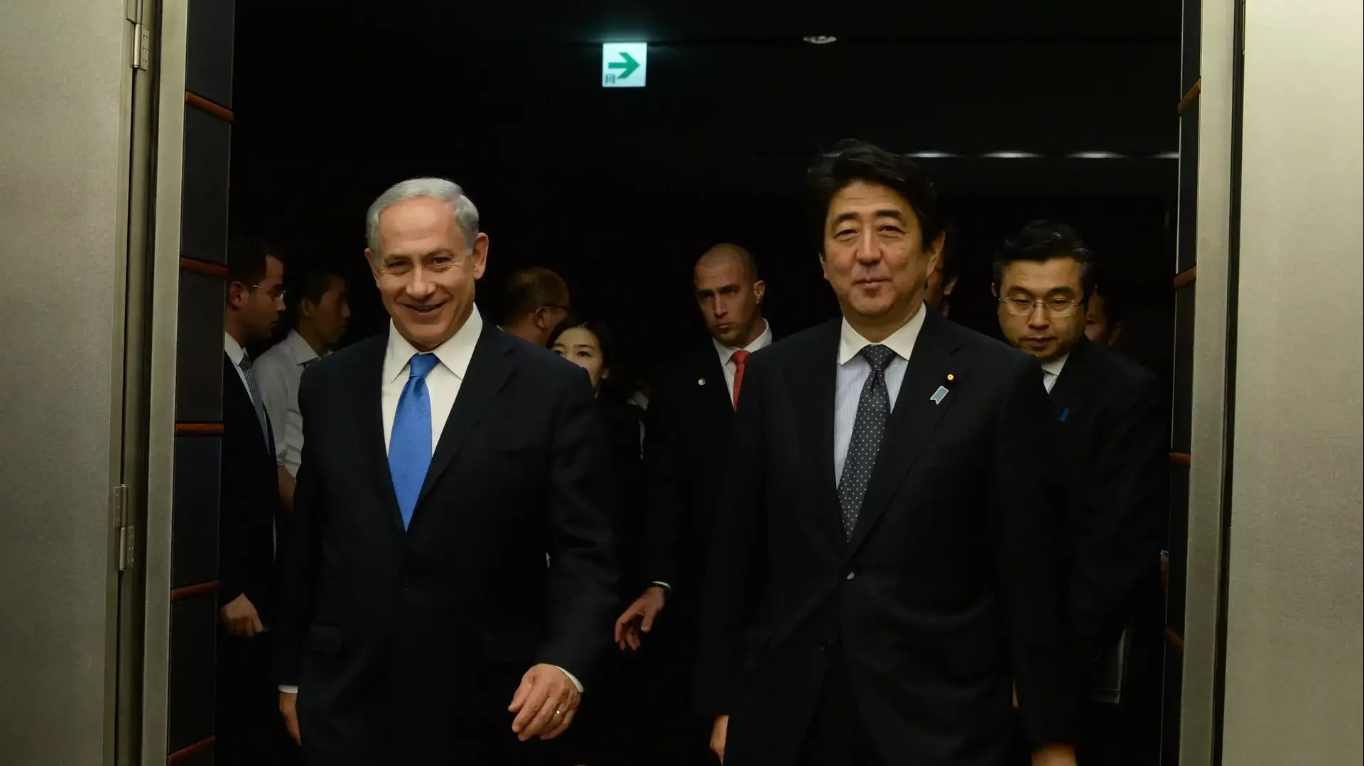 ראש הממשלה בנימין נתניהו נפגש עם ראש ממשלת יפן שינזו אבה, במשרד ראש הממשלה בטוקיו, יפן, מאי 2014 ראש הממשלה בנימין נתניהו נפגש עם ראש ממשלת יפן שינזו אבה, במשרד ראש הממשלה בטוקיו, יפן, מאי 2014