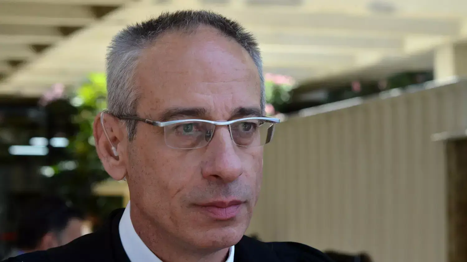 עו"ד נבות תל צור, פרקליטו של אולמרט, ביציאה מהקראת גזר הדין בפרשת הולילנד, מאי 2014 עו"ד נבות תל צור, פרקליטו של אולמרט, ביציאה מהקראת גזר הדין בפרשת הולילנד, מאי 2014