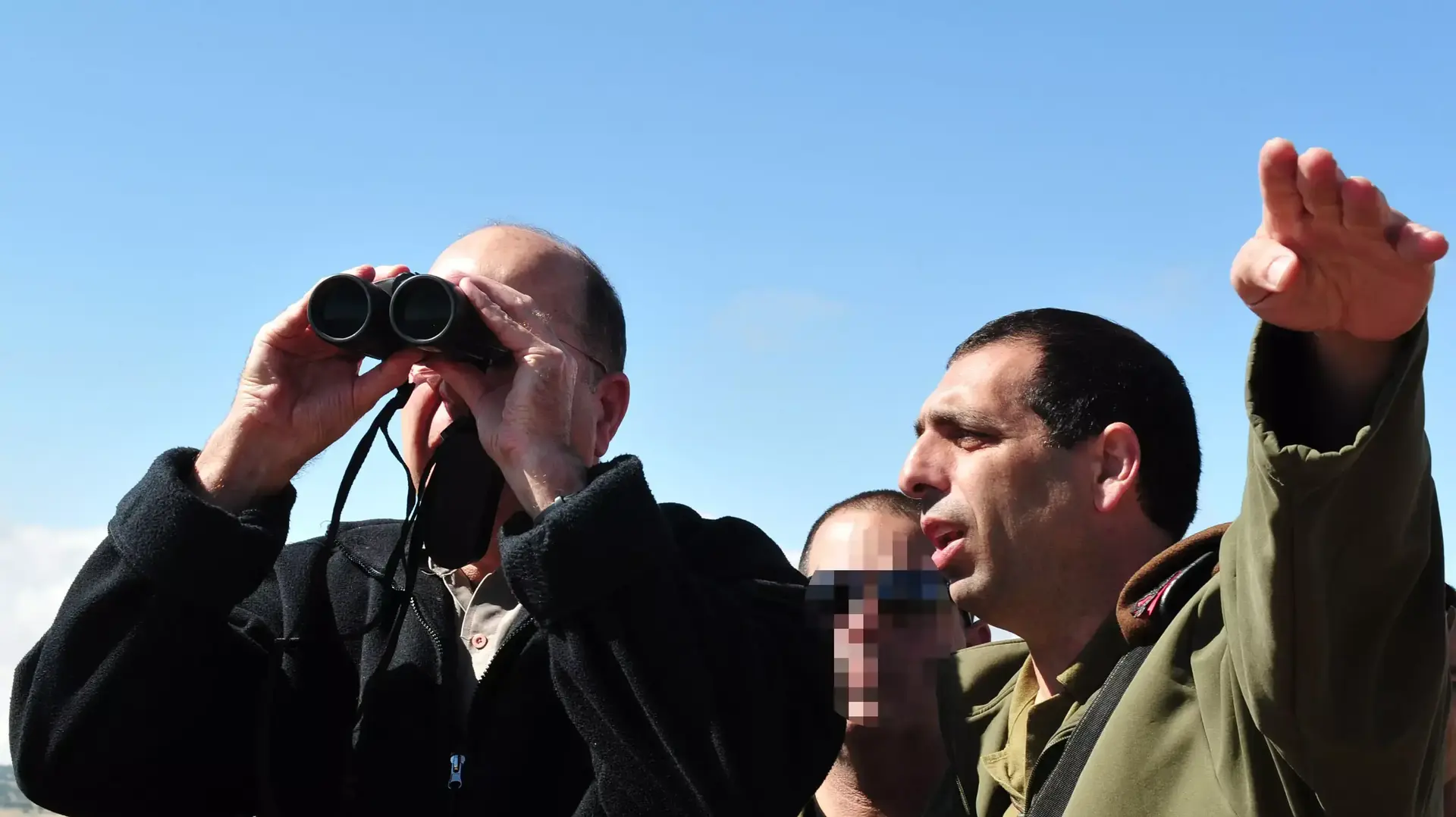 שר הביטחון, משה (בוגי) יעלון, בביקורו בפיקוד צפון באוגדת הבשן, מאי 2014 שר הביטחון, משה (בוגי) יעלון, בביקורו בפיקוד צפון באוגדת הבשן, מאי 2014
