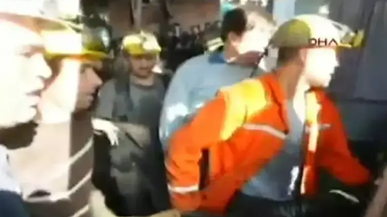 לפחות 20 כורים נהרגו בשריפה שפרצה במכרם פחם בטורקיה, 13 במאי 2014