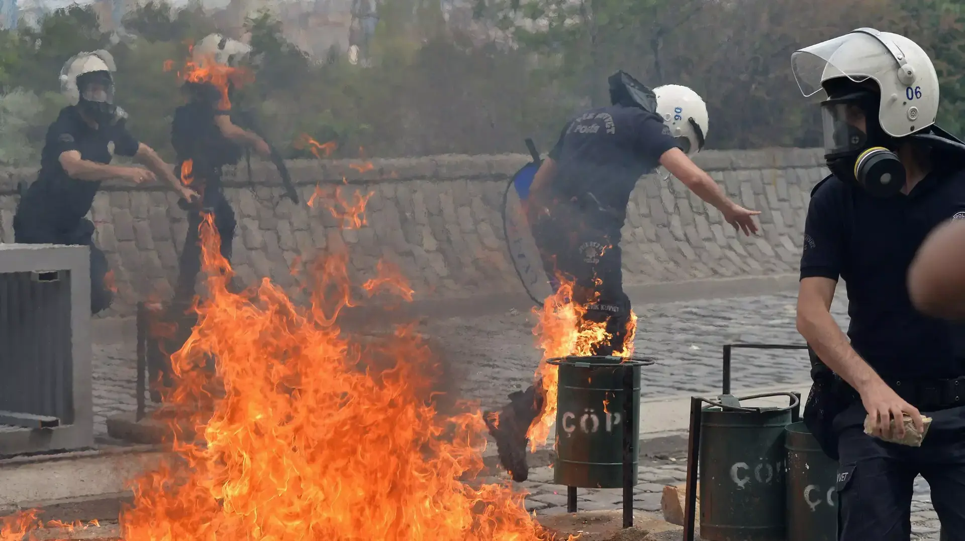 הפגנות מחאה באנקרה ואיסטנבול בטורקיה, בעקבות האסון במכרה הפחם בסומה, מאי 2014 הפגנות מחאה באנקרה ואיסטנבול בטורקיה, בעקבות האסון במכרה הפחם בסומה, מאי 2014