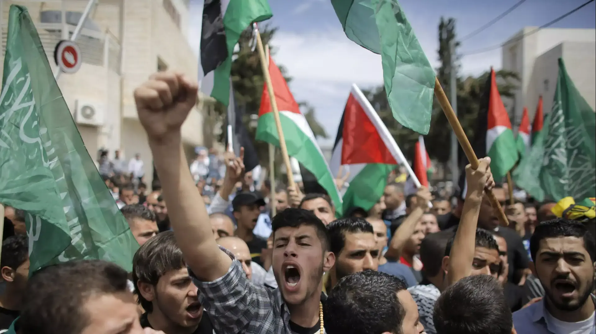 הלווייתם של שני הצעירים הפלסטינים שנהרגו מאש צה"ל בהפגנות יום הנכבה, רמאללה, מאי 2014 הלווייתם של שני הצעירים הפלסטינים שנהרגו מאש צה"ל בהפגנות יום הנכבה, רמאללה, מאי 2014