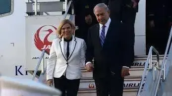 ראש הממשלה ורעייתו נוחתים בטוקיו, מאי 2014 ראש הממשלה ורעייתו נוחתים בטוקיו, מאי 2014