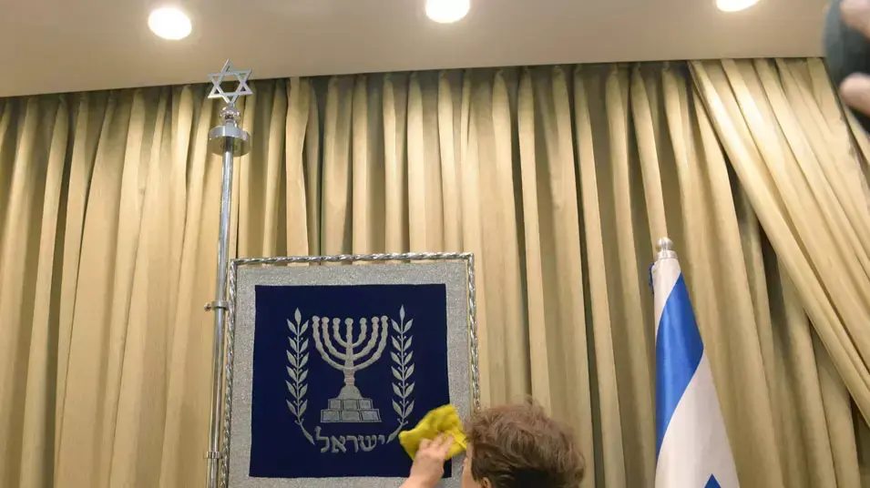 הכנות בבית הנשיא לקראטת ביקור האפיפיור הכנות בבית הנשיא לקראטת ביקור האפיפיור