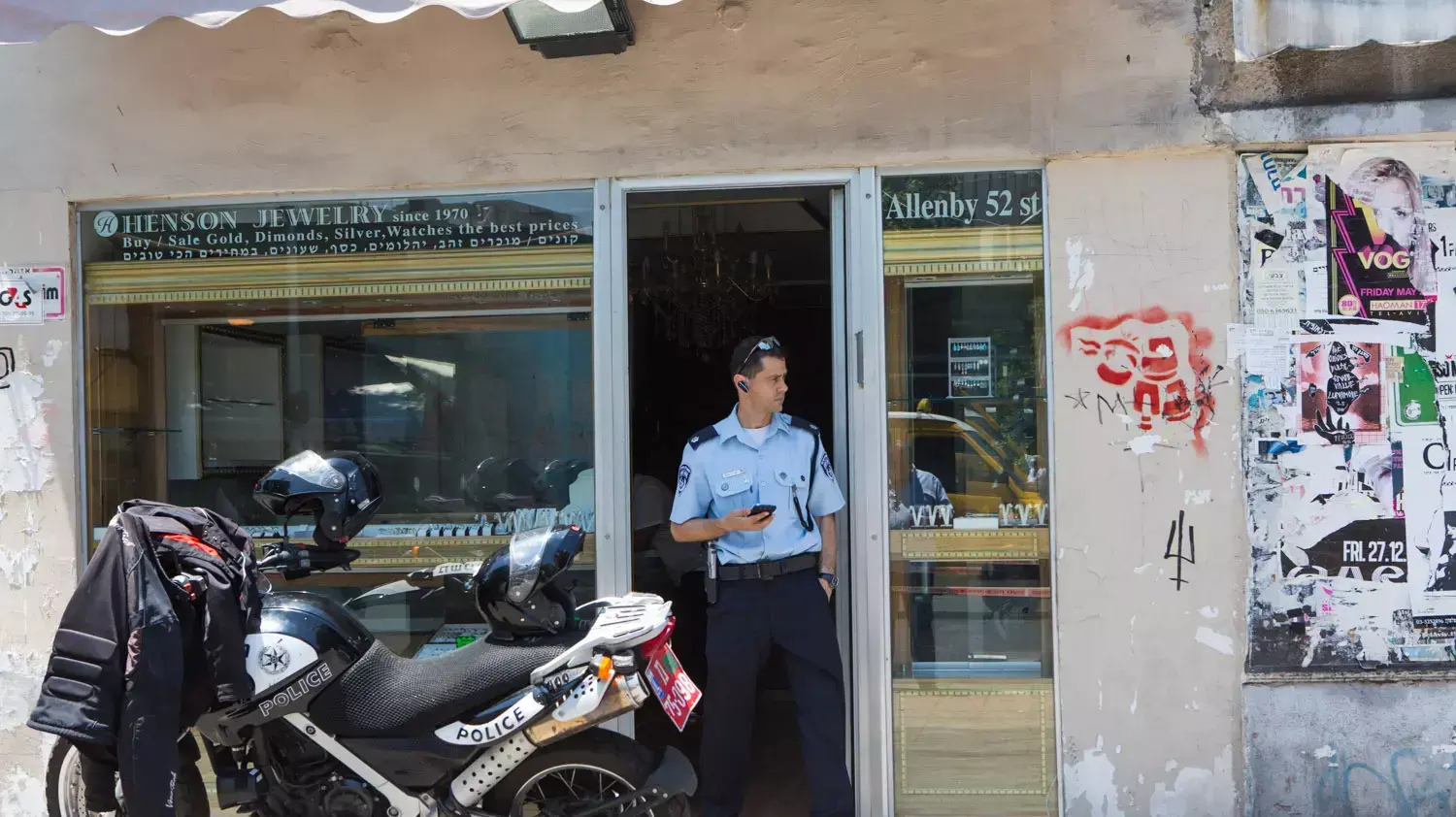 חנות תכשיטים ברחוב אלנבי בתל אביב בה אירע שוד, מאי 2014 חנות תכשיטים ברחוב אלנבי בתל אביב בה אירע שוד, מאי 2014