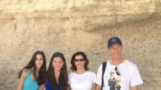 עמנואל ומירה ריוה שנהרגו בפיגוע בבריסל יחד עם בנותיהן שירה ואיילת. מאי 2014