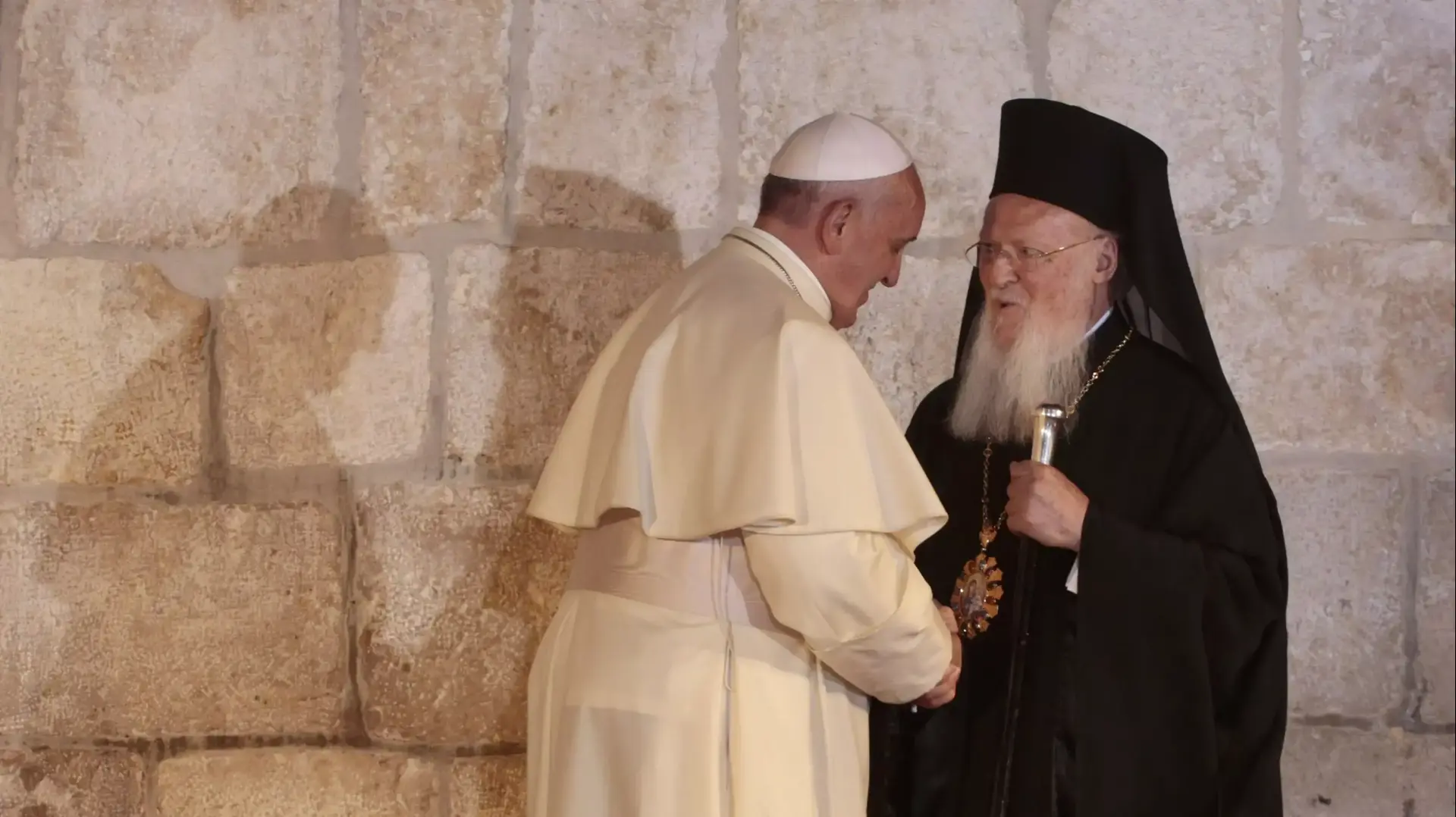 האפיפיור פרנציסקוס בכנסיית הקבר. מאי 2014 האפיפיור פרנציסקוס בכנסיית הקבר. מאי 2014