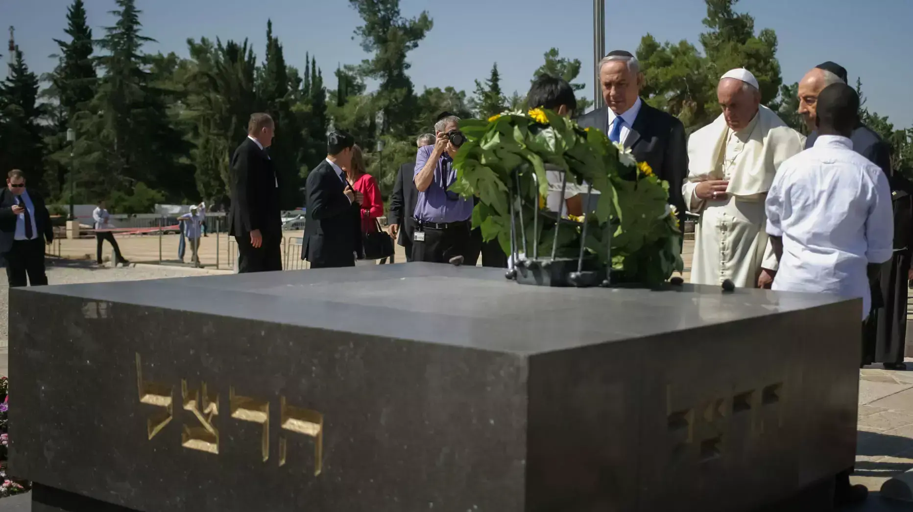 האפיפיור פרנציסקוס מבקר בהר הרצל. מאי 2014 האפיפיור פרנציסקוס מבקר בהר הרצל. מאי 2014