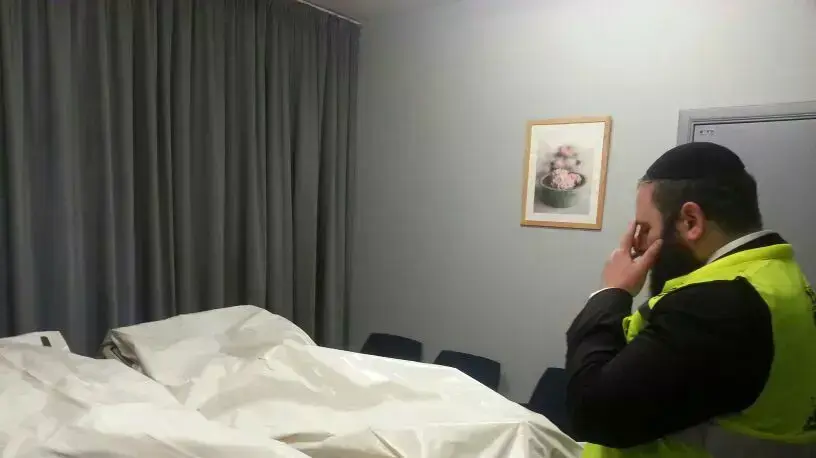 גופותיהם של עמנואל ומירה ריוה שנורו במוזיאון היהודי בבריסל, מאי 2014 גופותיהם של עמנואל ומירה ריוה שנורו במוזיאון היהודי בבריסל, מאי 2014