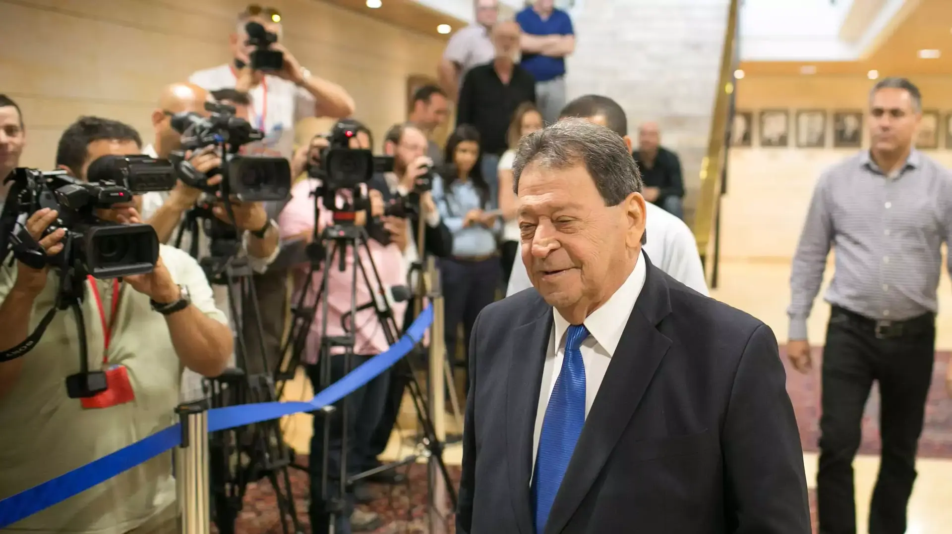 בנימין בן אליעזר במעמד הגשת טפסי המועמדות לנשיאות ליו"ר הכנסת, מאי 2014 בנימין בן אליעזר במעמד הגשת טפסי המועמדות לנשיאות ליו"ר הכנסת, מאי 2014