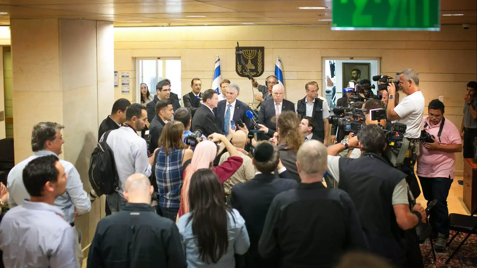 מעמד הגשת טפסי מועמדות של פרופסור דן שכטמן לנשיאות ליו"ר הכנסת, מאי 2014 מעמד הגשת טפסי מועמדות של פרופסור דן שכטמן לנשיאות ליו"ר הכנסת, מאי 2014