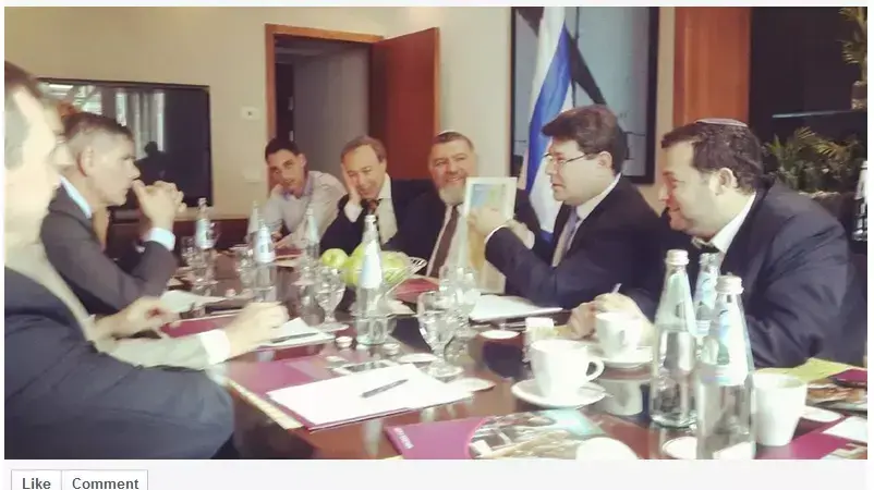 סגן השר אופיר אקוניס מארחת מפלגת ימין קיצוני מבלגיה מרץ 2014 סגן השר אופיר אקוניס מארחת מפלגת ימין קיצוני מבלגיה מרץ 2014