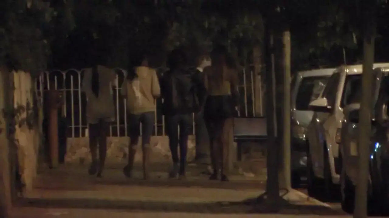 קטינות שהידרדרו לזנות בשכונת רמת אליהו, ראשון לציון. מאי 2014 קטינות שהידרדרו לזנות בשכונת רמת אליהו, ראשון לציון. מאי 2014