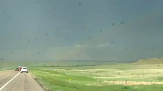 בחור נפגע מברק כשתיעד סופה בחור נפגע מברק כשתיעד סופה
