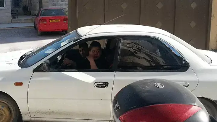 ילד פלסטיני בן 13 נוהג במכונית במזרח ירושלים ילד פלסטיני בן 13 נוהג במכונית במזרח ירושלים