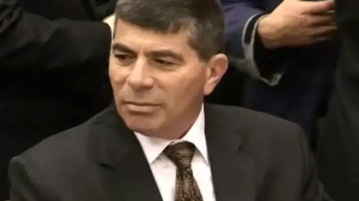 אשכנזי העיד: "אמרו לנו שרק דרך מקורבי חסן נקבל שירות"
