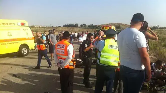 תאונת דרכים בין שני אופנועים בכביש 465, ילד בית אריה שבשומרון, מאי 2014 תאונת דרכים בין שני אופנועים בכביש 465, ילד בית אריה שבשומרון, מאי 2014