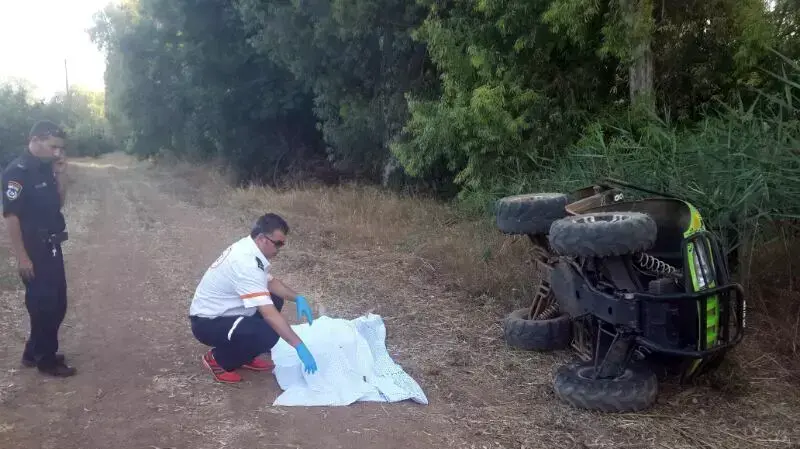 אדם נהרג בתאונת התהפכות טקרטוקון ליד נאות מרדכי שבצפון 30.5.14 אדם נהרג בתאונת התהפכות טקרטוקון ליד נאות מרדכי שבצפון 30.5.14