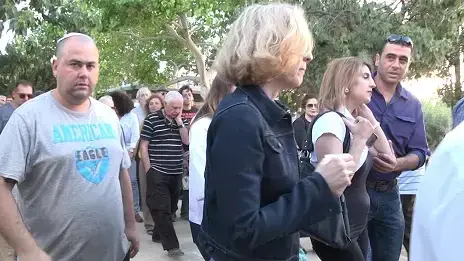 לירן חולצה אפורה לירן חולצה אפורה