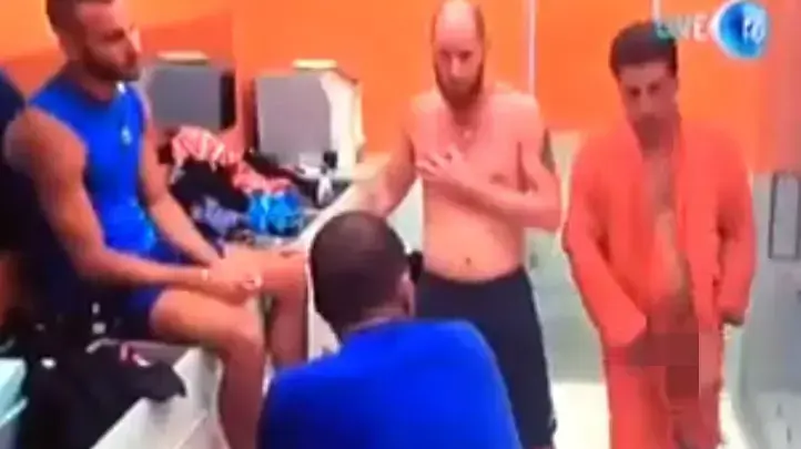 דורון מירן חושף איבר מין דורון מירן חושף איבר מין