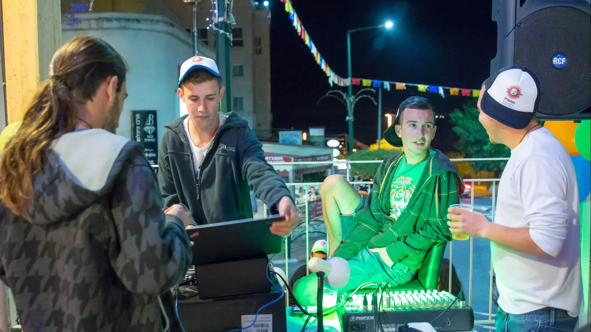 מסיבת פתיחת הקיץ המשותפת של גלידריית הבוטיק "בוז'ה" והסושיה במעלות תרשיחא. יוני 2014 מסיבת פתיחת הקיץ המשותפת של גלידריית הבוטיק "בוז'ה" והסושיה במעלות תרשיחא. יוני 2014