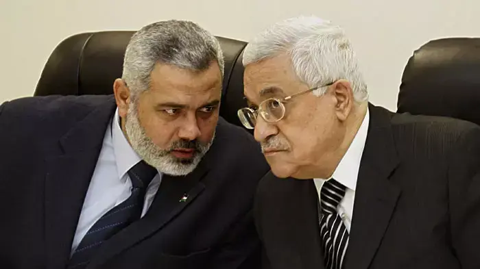 אבו מאזן ואסמעיל הנייה בישיבת הממשלה הפלסטינית ב-2007 אבו מאזן ואסמעיל הנייה בישיבת הממשלה הפלסטינית ב-2007